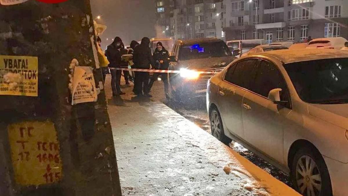 На Левобережье в Киеве неизвестный расстрелял элитный Lexus: видео с места происшествия
