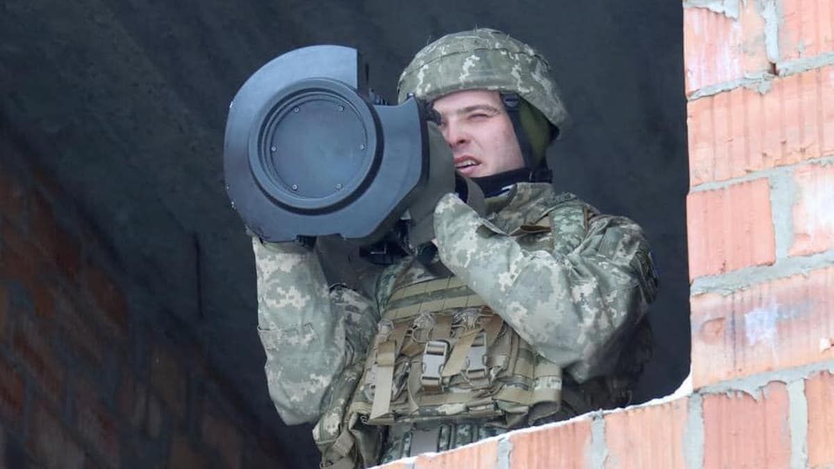 "Бой в городе": бойцы ВСУ отрабатывали уличные бои с британскими NLAW – мощные фото - Украина новости - 24 Канал "Бой в городе": бойцы ВСУ отрабатывали уличные бои с британскими NLAW – мощные фото - Украина новости - 24 Канал