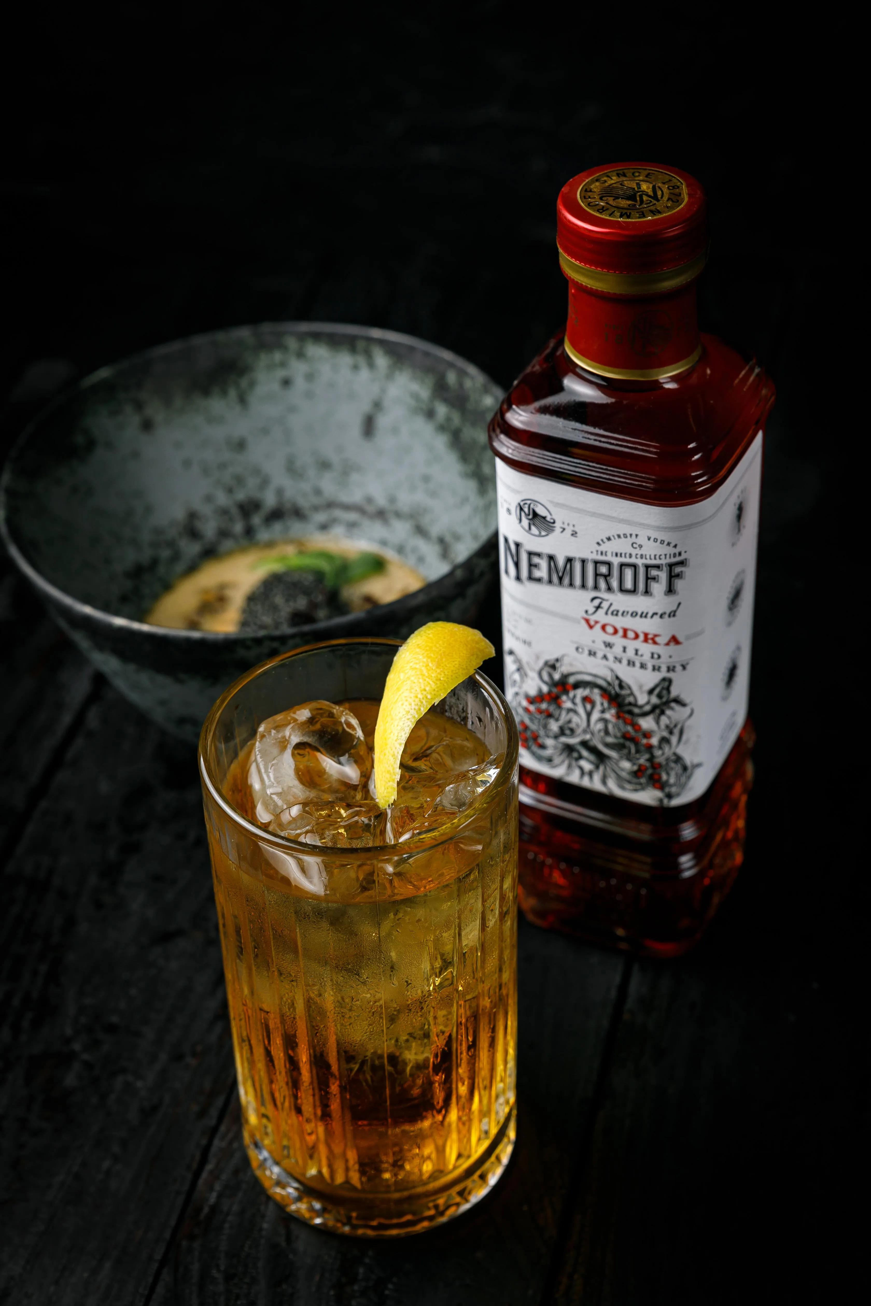 Подавай к блюду коктейль Wild Herbs на водке Nemiroff Подавай к блюду коктейль Wild Herbs на водке Nemiroff