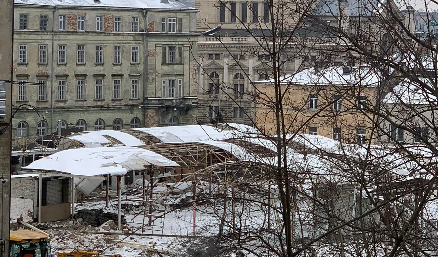 Во Львове снесли часть рынка "Добробут": какая причина Во Львове снесли часть рынка "Добробут": какая причина