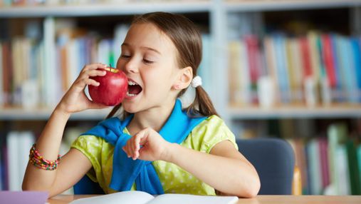 Новое школьное меню: что говорит нутрициолог и как приучить ребенка к здоровому питанию