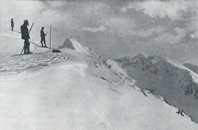 Туристы в горах 100 лет назад: показали старинные фото из Карпат