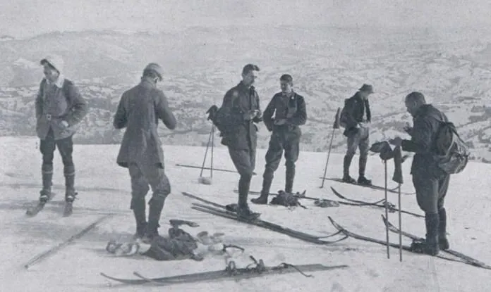 Туристы в горах 100 лет назад: показали старинные фото из Карпат