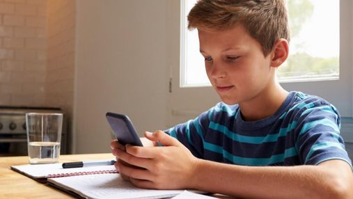 Школа в смартфоне: каким лайфхакам для уроков учителей научила дистанционка
