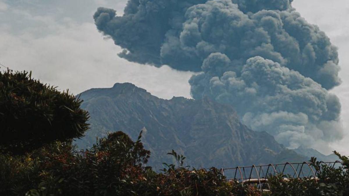 Клуби диму й попелу: в Японії сталося виверження вулкана Сакура-дзіма - 24 Канал Клуби диму й попелу: в Японії сталося виверження вулкана Сакура-дзіма - 24 Канал