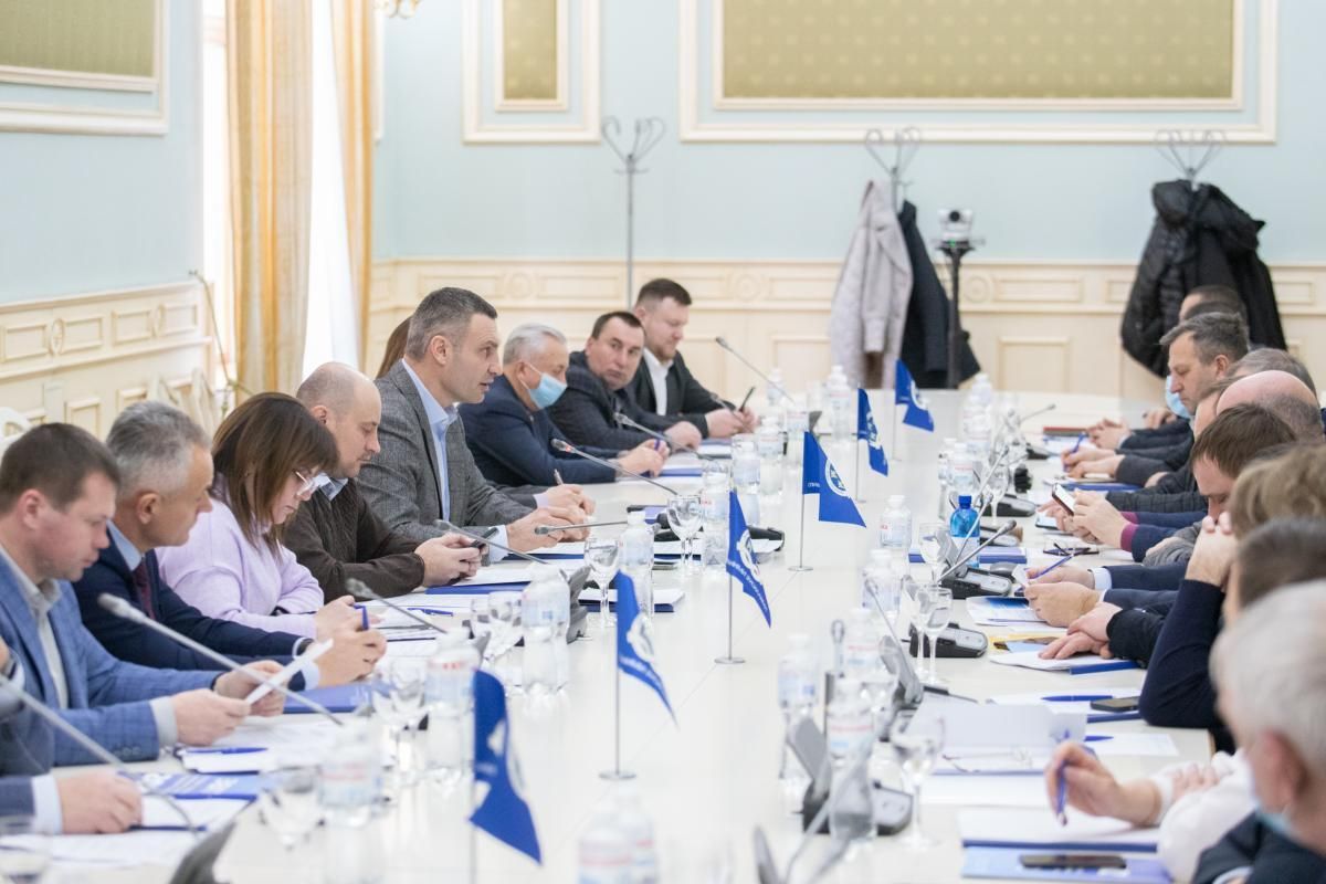 Кличко: АМУ ухвалило звернення до Президента через тиск правоохоронців на місцеве самоврядування Кличко: АМУ ухвалило звернення до Президента через тиск правоохоронців на місцеве самоврядування