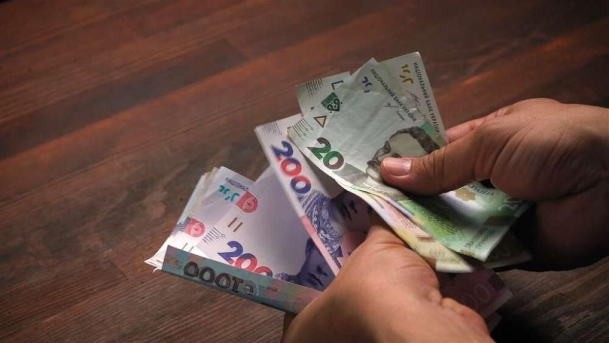 На Полтавщине осудили работницу школы, которая украла собранные родителями 20 тысяч гривен На Полтавщине осудили работницу школы, которая украла собранные родителями 20 тысяч гривен