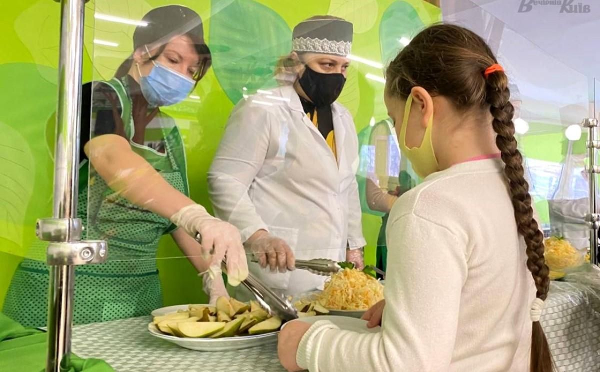 Какао на воді та без цукру, не такий омлет: що школярі кажуть про нове меню - Новини Маріуполя - Освіта Какао на воді та без цукру, не такий омлет: що школярі кажуть про нове меню - Новини Маріуполя - Освіта