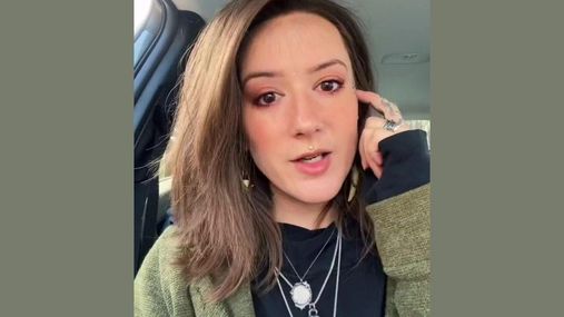 Дівчина зробила оригінальне татуювання на обличчі: оцінили не всі