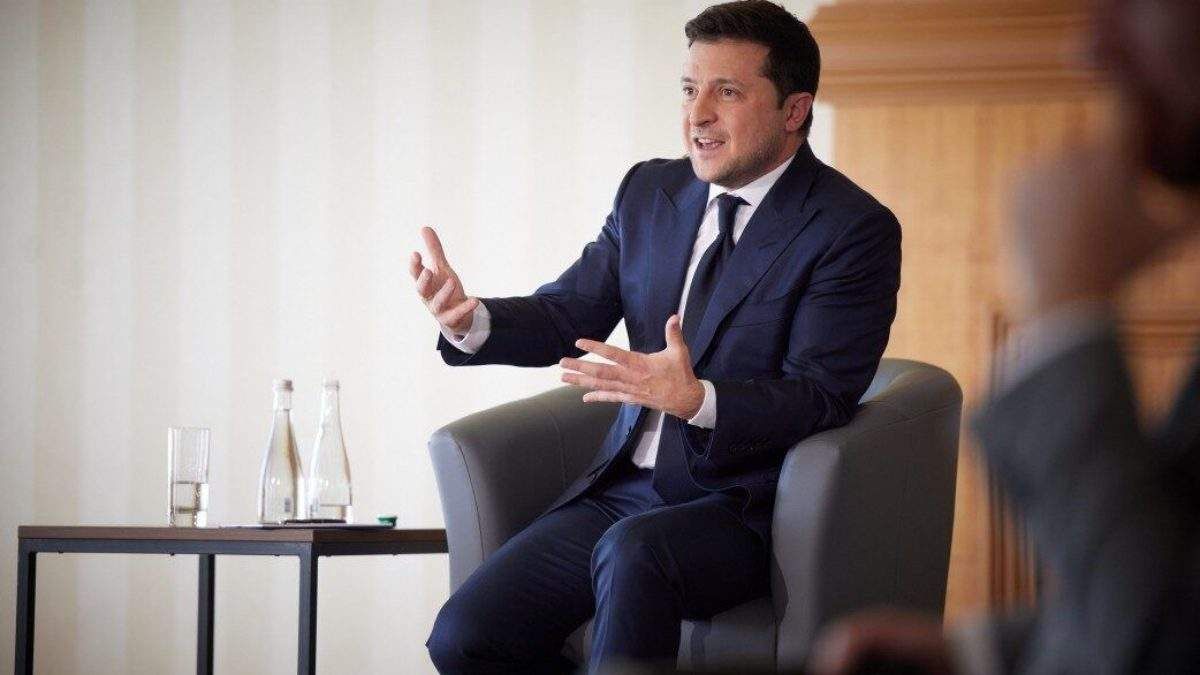 Це як у фільмі "Не дивись вгору", – Зеленський про те, як нагнітається ситуація - 24 Канал Це як у фільмі "Не дивись вгору", – Зеленський про те, як нагнітається ситуація - 24 Канал