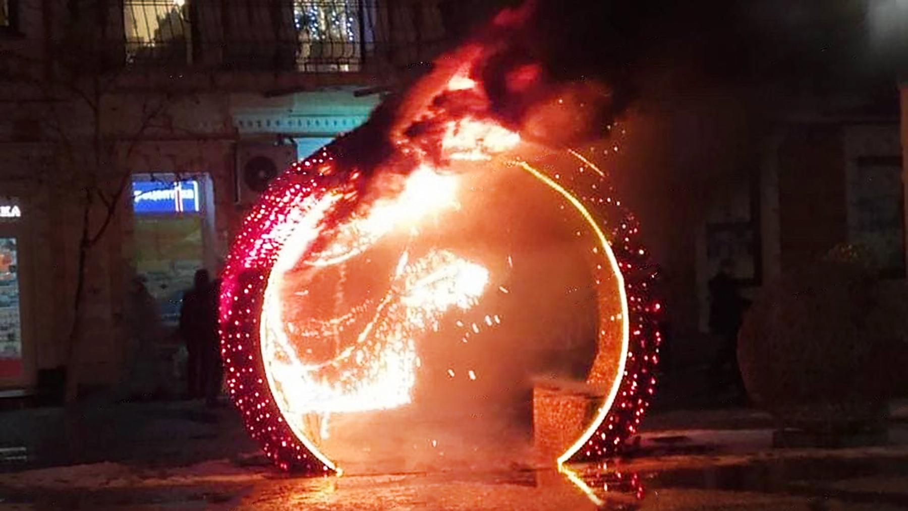 Загорілися святкові ілюмінації в центрі Дніпра: епічні фото та відео - Дніпро