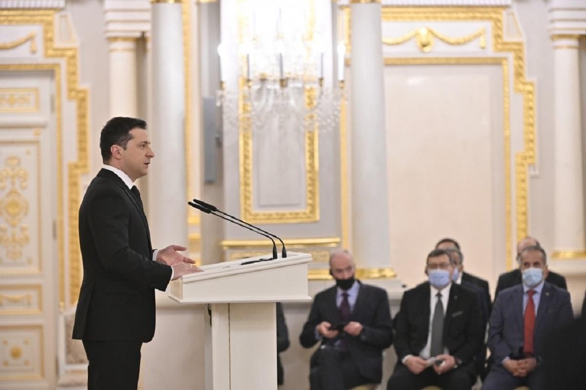 Не нагнітати ситуацію та залишатися в Україні: Зеленський зустрівся з іноземними дипломатами - 24 Канал Не нагнітати ситуацію та залишатися в Україні: Зеленський зустрівся з іноземними дипломатами - 24 Канал