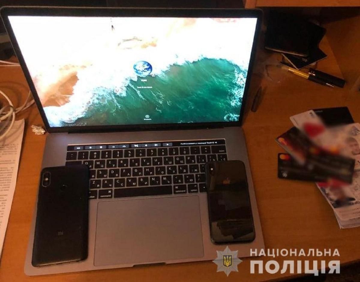 Хакер представлялся девушкой на сайтах знакомств и выманивал деньги с карточек Хакер представлялся девушкой на сайтах знакомств и выманивал деньги с карточек