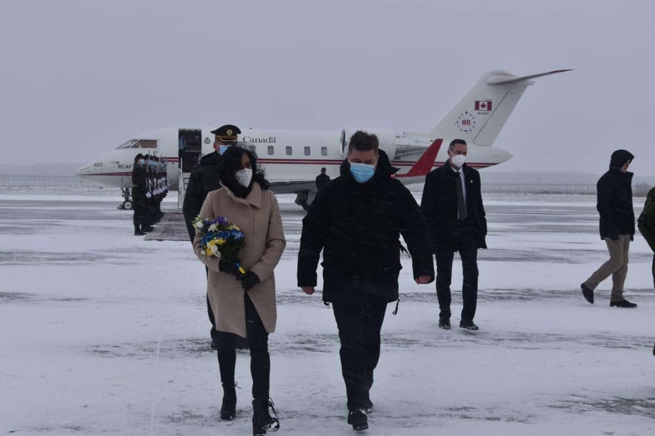 Глава минобороны Канады приехала в Киев с визитом