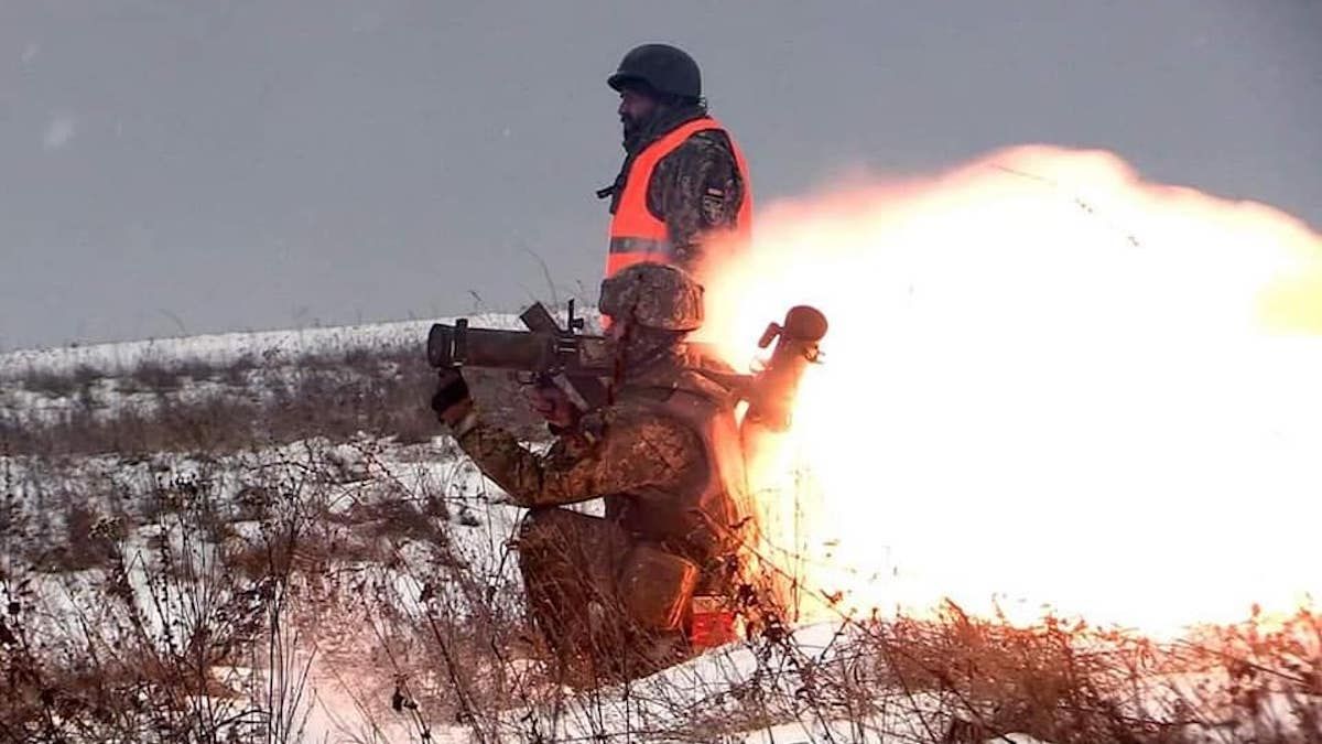 Українські воїни провели бойові стрільби просто в зоні ООС: вогняні фото - новини ООС - 24 Канал