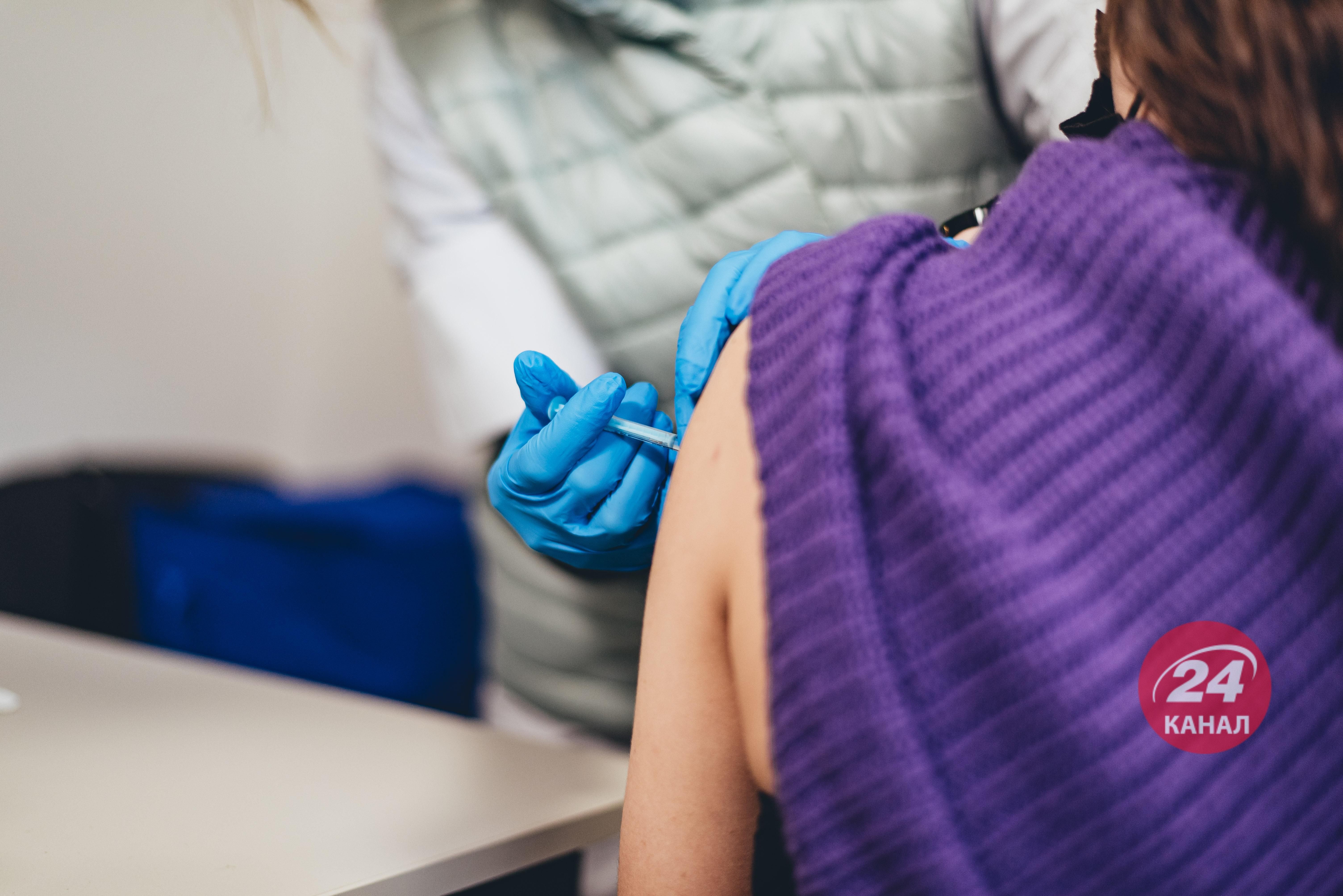 Темпи вакцинації проти COVID-19 в Україні значно знизились - Україна новини - 24 Канал Темпи вакцинації проти COVID-19 в Україні значно знизились - Україна новини - 24 Канал