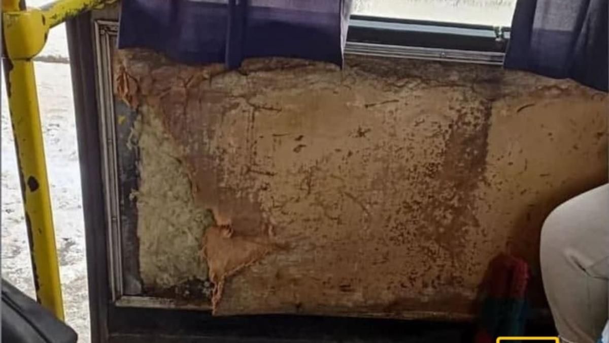 Гниют и разваливаются на ходу: в сети показали ужасы одесских маршруток Гниют и разваливаются на ходу: в сети показали ужасы одесских маршруток