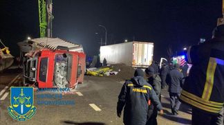Завершили розслідування смертельного перекидання фури на таксі в Харкові: що загрожує водію