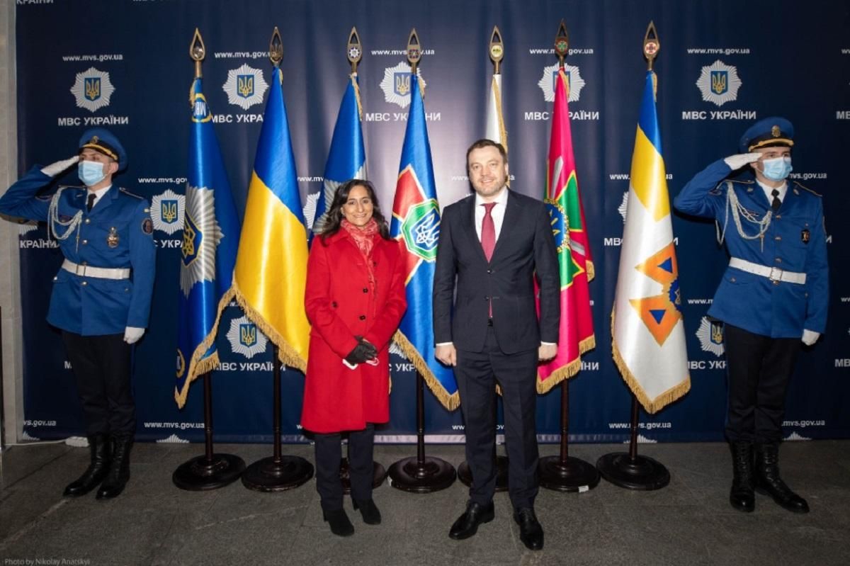 Канада направить в Україну 60 військових для розширення місії - Україна новини - 24 Канал Канада направить в Україну 60 військових для розширення місії - Україна новини - 24 Канал