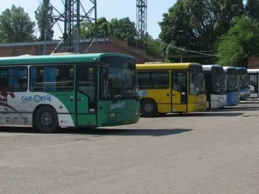 Заарештували автобуси перевізника з Дніпропетровщини Заарештували автобуси перевізника з Дніпропетровщини
