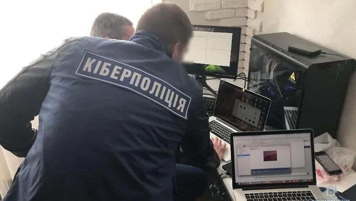 Поліцейські, що купували порнофото в блогерки, втретє не змогли завершити розслідування злочину - Київ Поліцейські, що купували порнофото в блогерки, втретє не змогли завершити розслідування злочину - Київ