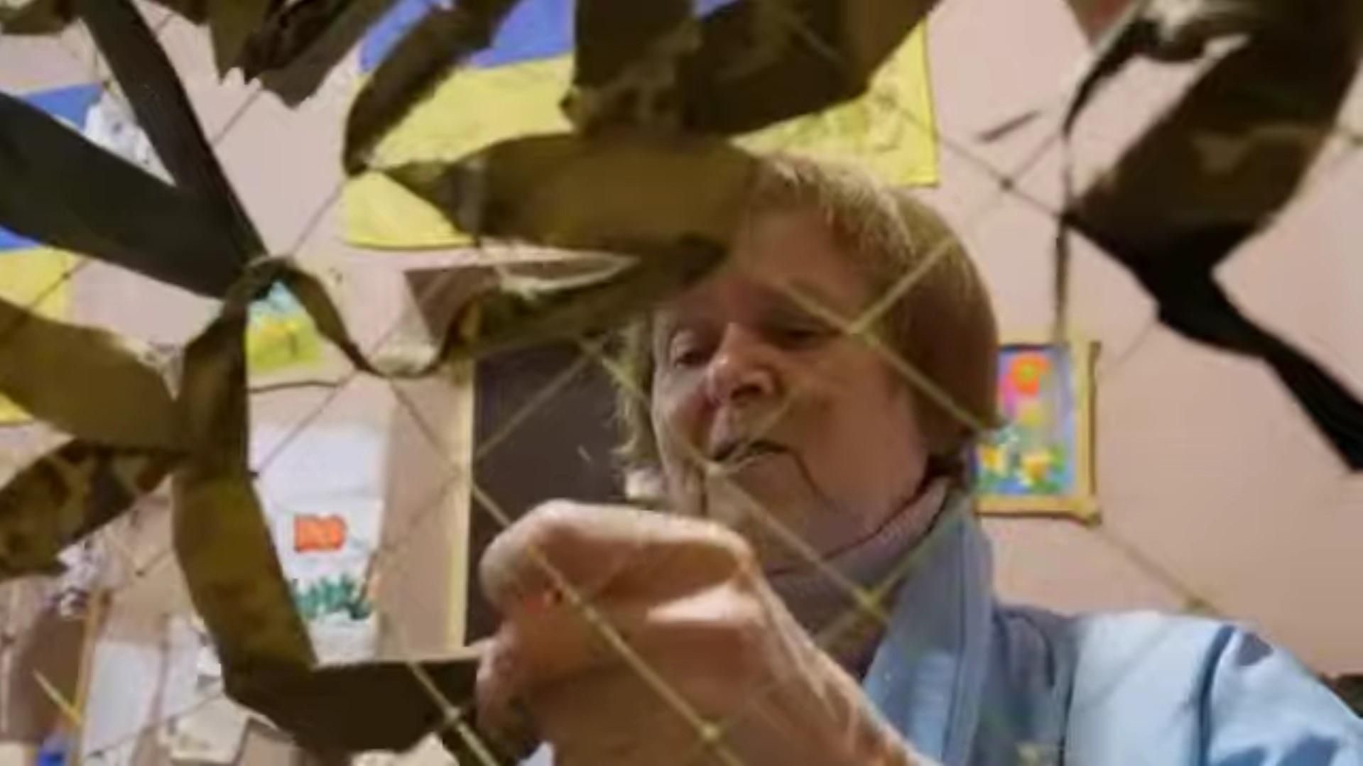 У Харкові жінки взялися за зброю та готові захищати дім від загарбників: епічне відео - Новини Харків - Харків У Харкові жінки взялися за зброю та готові захищати дім від загарбників: епічне відео - Новини Харків - Харків