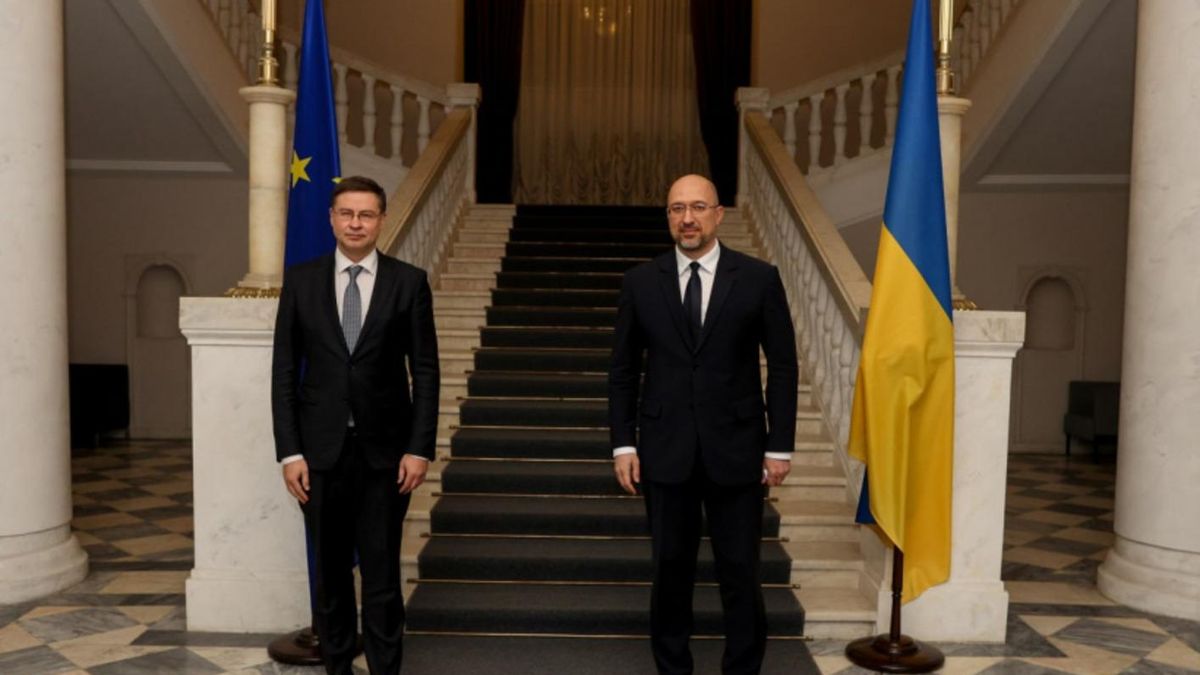 Україна скоро отримає 1,2 мільярда євро макрофінансової допомоги від Єврокомісії - Україна новини - 24 Канал Україна скоро отримає 1,2 мільярда євро макрофінансової допомоги від Єврокомісії - Україна новини - 24 Канал