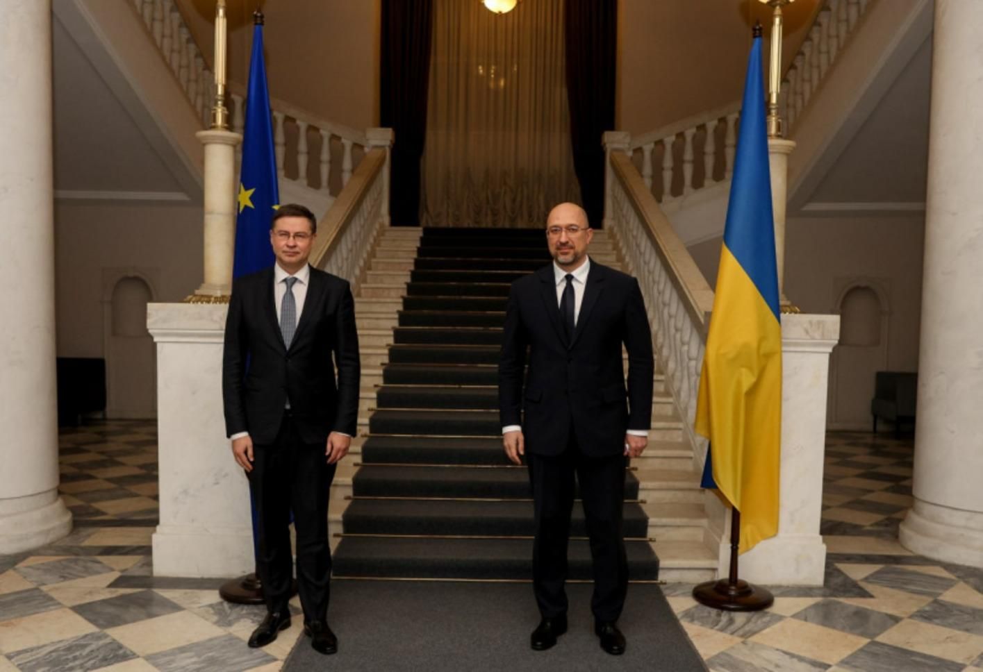 Україна скоро отримає 1,2 мільярда євро макрофінансової допомоги від Єврокомісії - Україна новини - 24 Канал