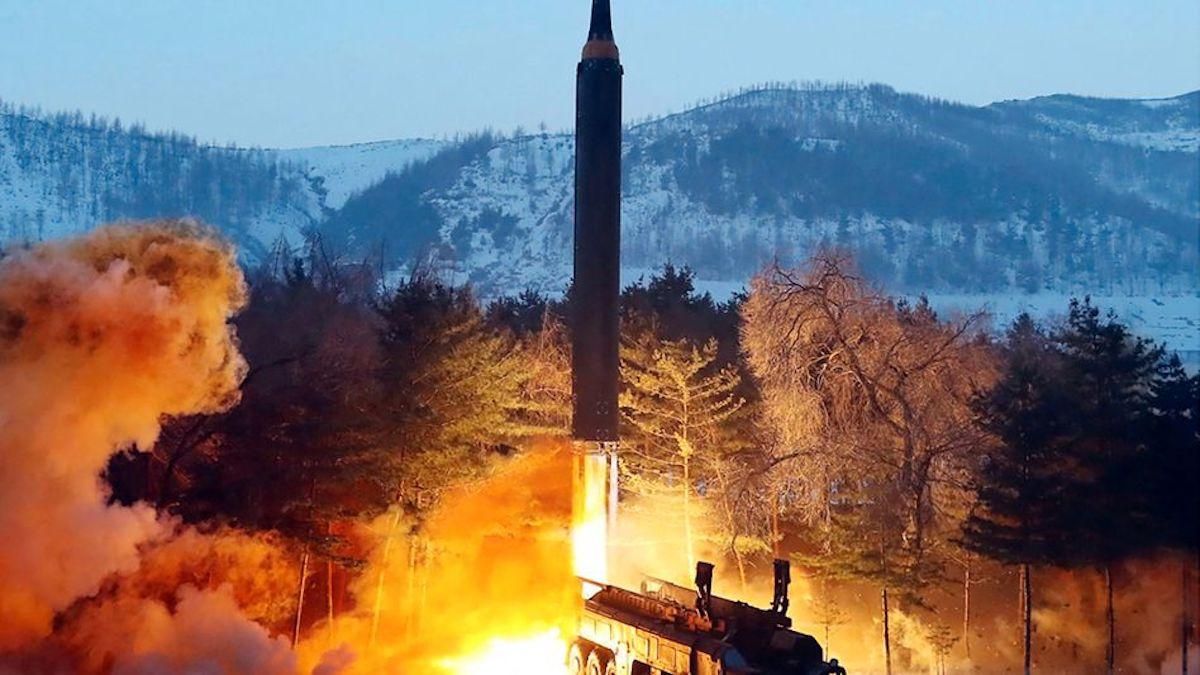 Північна Корея запустила ракету найбільшої дальності за 5 років – і похизувалася фото з космосу - 24 Канал