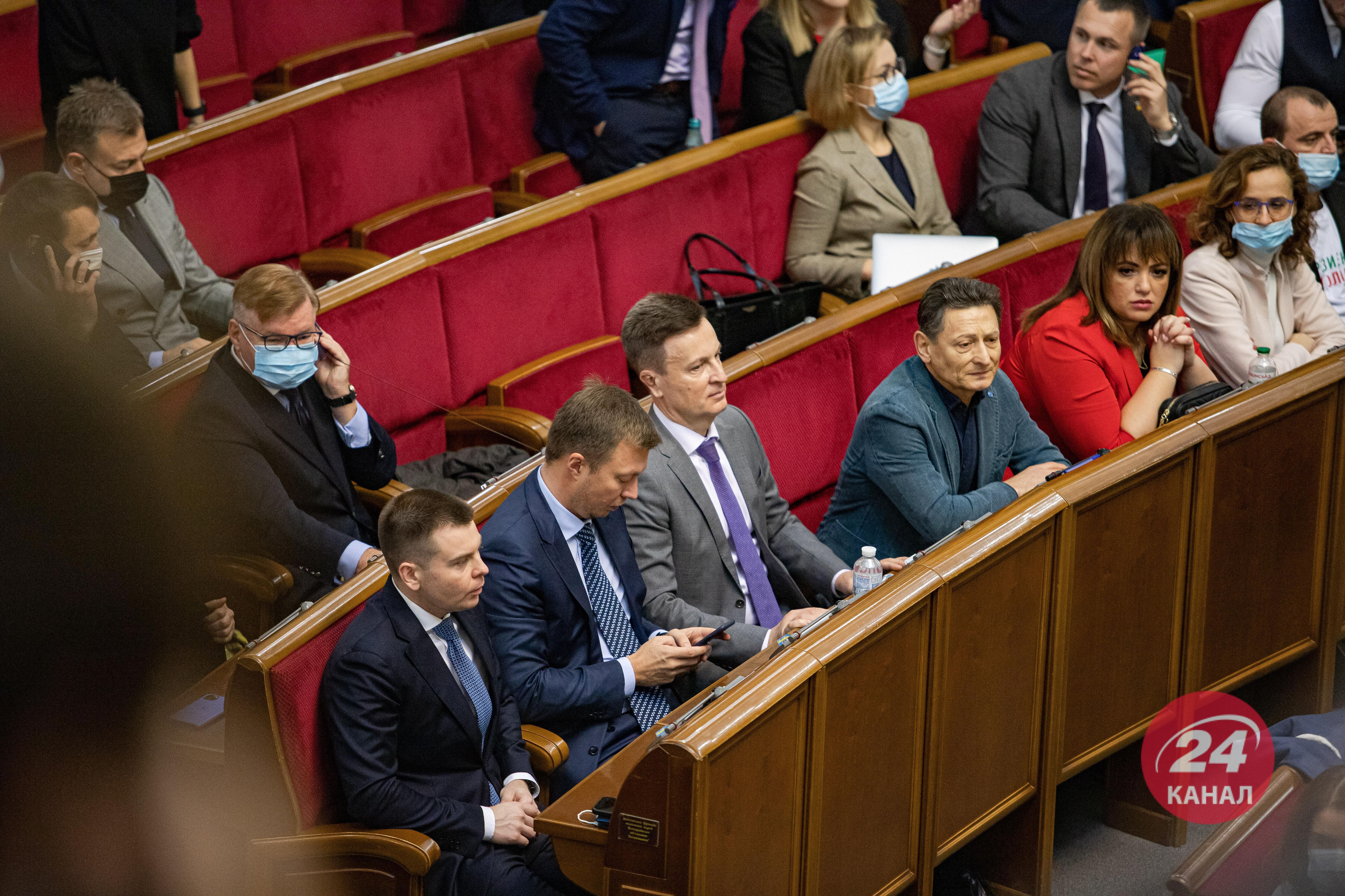 С хором Веревки и министрами: Рада вернулась к работе после почти двух месяцев отдыха С хором Веревки и министрами: Рада вернулась к работе после почти двух месяцев отдыха