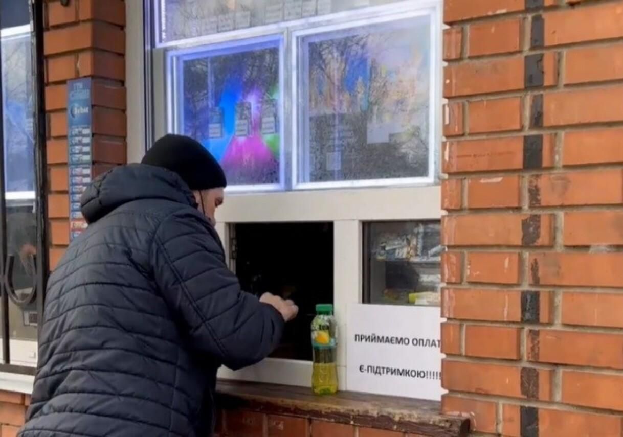 За "ковидную" тысячу в Киевской области покупали алкоголь и сигареты