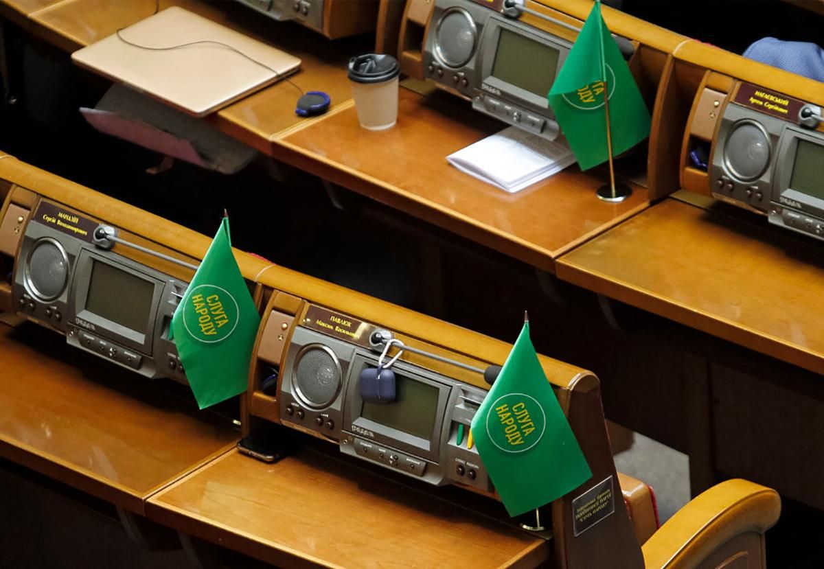 "Слуги" собирают срочное заседание Рады из-за скандалов с нардепами