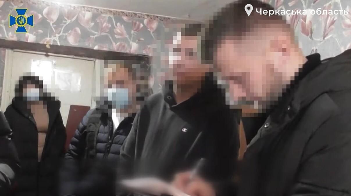 СБУ викрила замовників масових псевдомінувань у Черкаській області - Україна новини - 24 Канал СБУ викрила замовників масових псевдомінувань у Черкаській області - Україна новини - 24 Канал