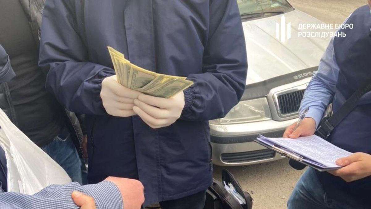 "Черная касса" чиновников: в Сумах ГБР выявило тайник с более чем 3 миллионами гривен "Черная касса" чиновников: в Сумах ГБР выявило тайник с более чем 3 миллионами гривен