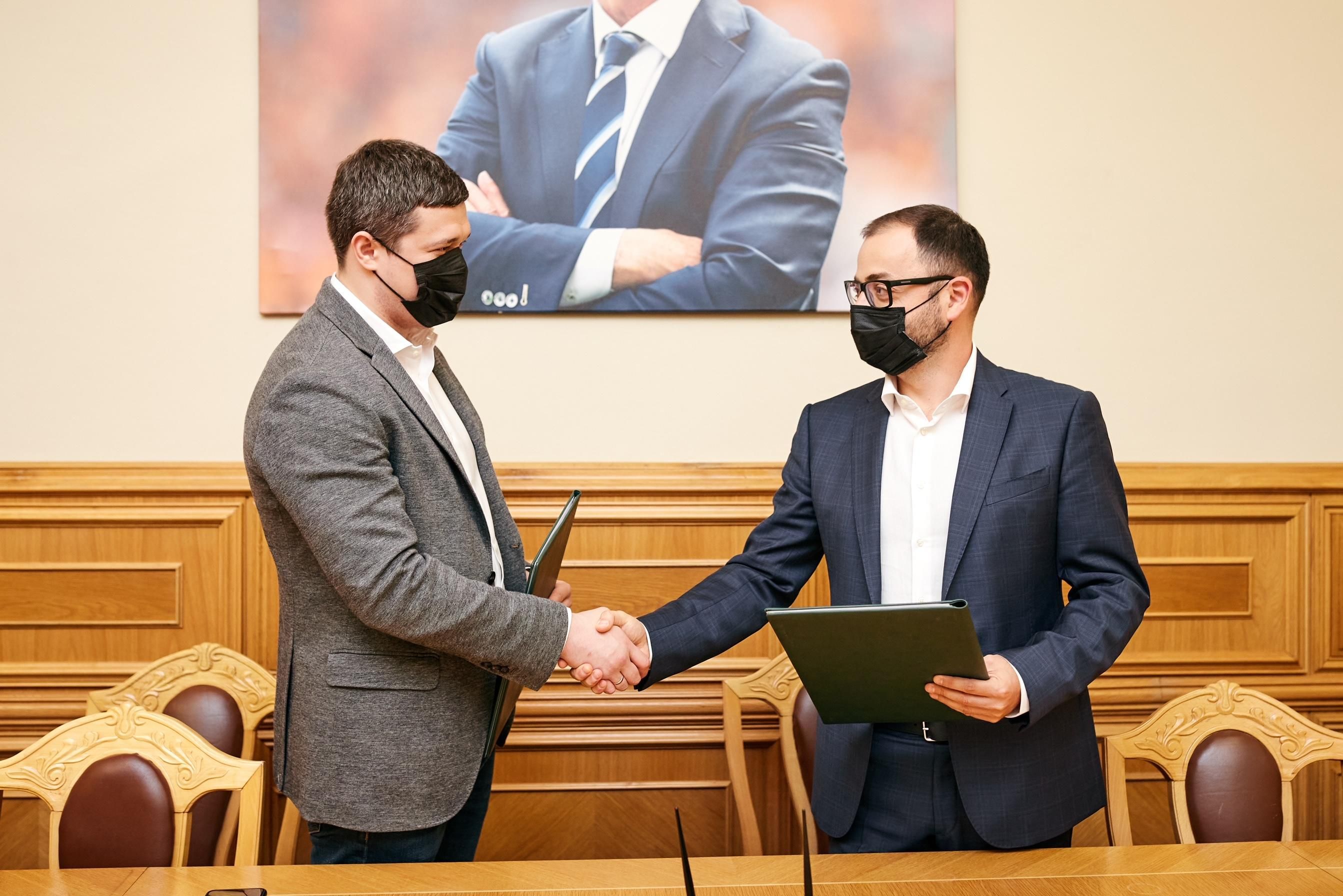 Понад 30 проєктів для розвитку економіки України: підсумки меморандуму між TECHIIA та Мінцифрою Понад 30 проєктів для розвитку економіки України: підсумки меморандуму між TECHIIA та Мінцифрою