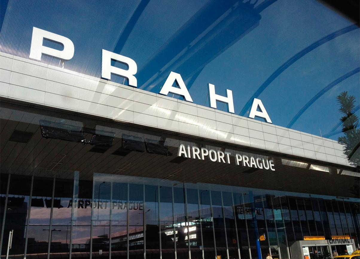 Аэропорт Праги отказался от русского языка при объявлении рейсов в Украину