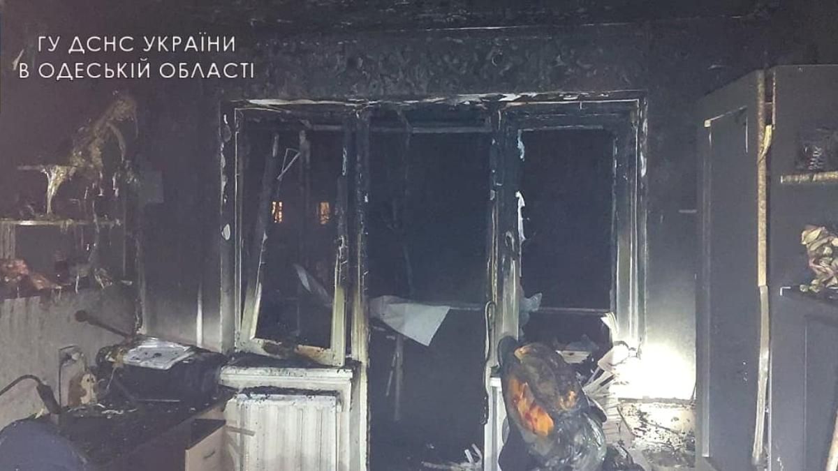 Сокрушительный пожар в Одессе: пожарные спасли 2 взрослых и 14-летнего ребенка – фото с события Сокрушительный пожар в Одессе: пожарные спасли 2 взрослых и 14-летнего ребенка – фото с события