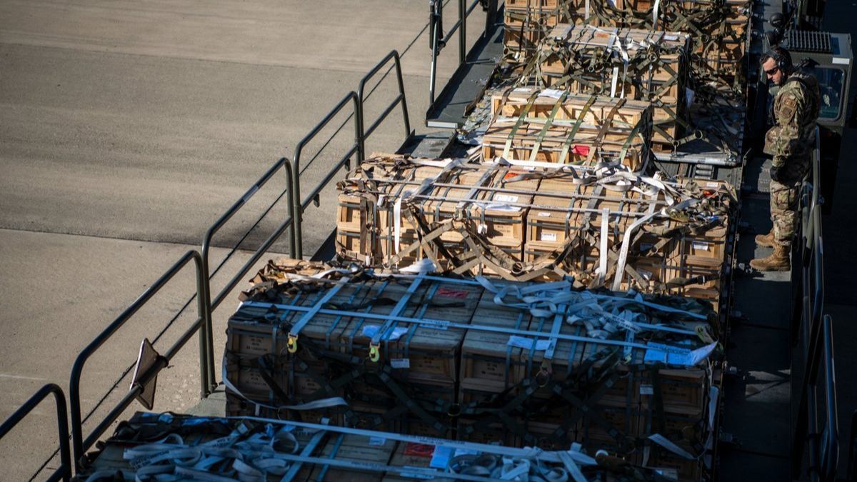 Кожен третій українець вважає, що Захід наданням Україні зброї "провокує" Росію - Росія новини - 24 Канал Кожен третій українець вважає, що Захід наданням Україні зброї "провокує" Росію - Росія новини - 24 Канал