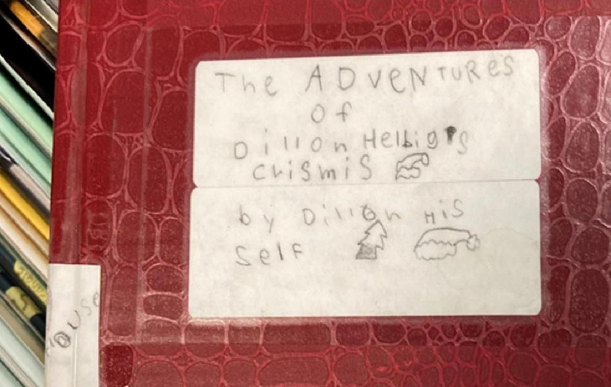 Хлопчик написав книжку про Різдво та сховав її на полиці бібліотеки: вона стала популярною