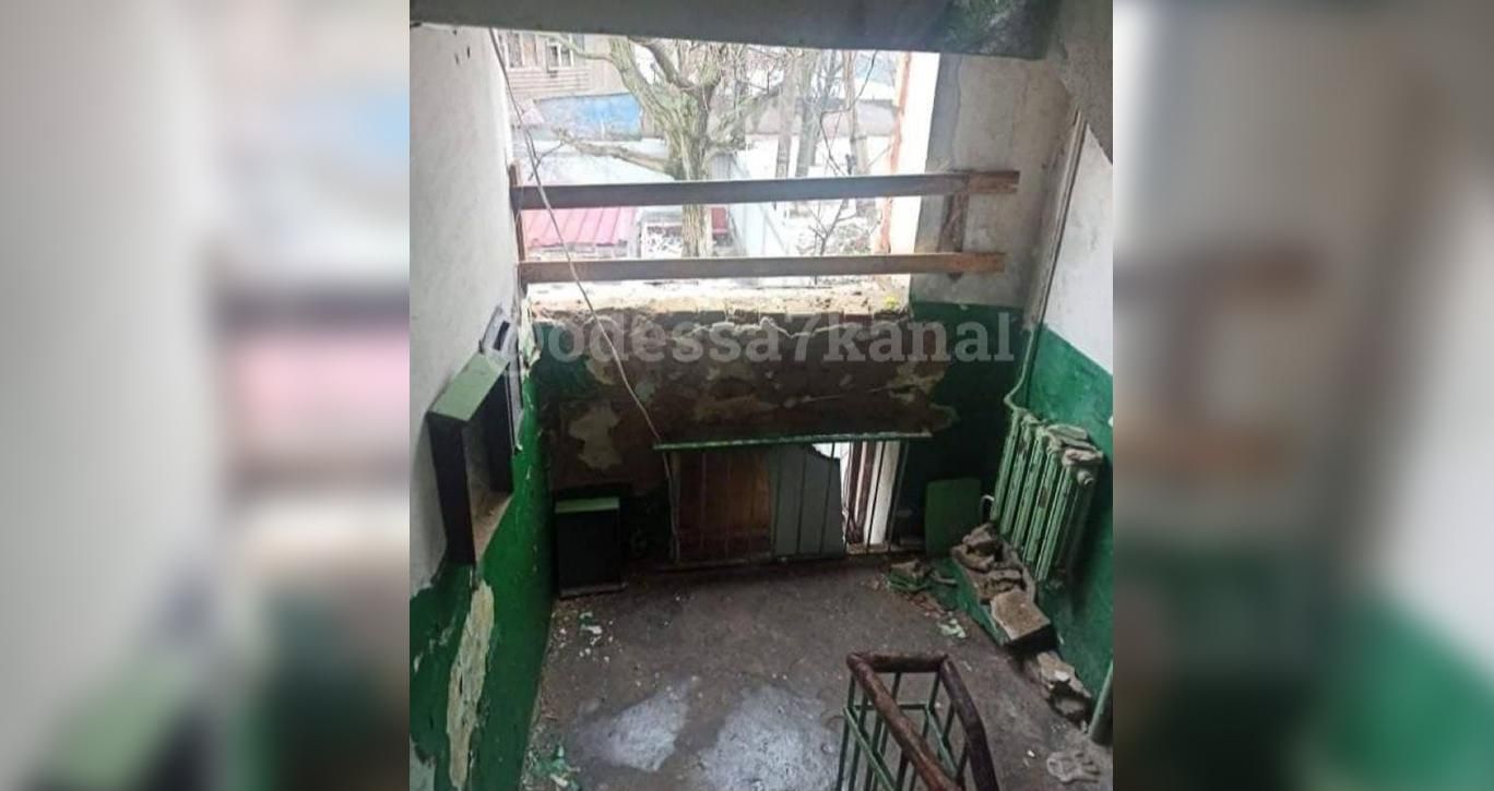 Люди живут в руинах: в Одессе дом после взрыва не восстанавливают уже 10 месяцев – жуткие фото Люди живут в руинах: в Одессе дом после взрыва не восстанавливают уже 10 месяцев – жуткие фото