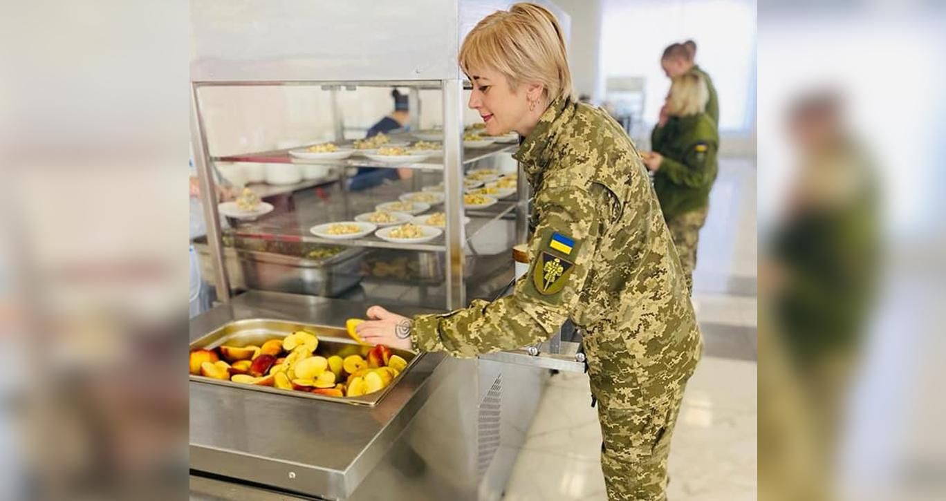"Угощают домашним": танкисты Кривого Рога показали свой обед – аппетитная фотоподборка