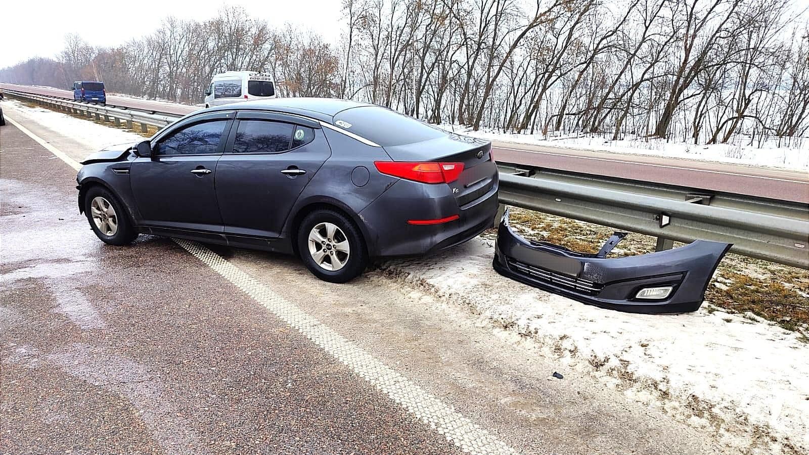 Авто въехало в опору и разгромило забор: громкое ДТП в Борисполе Авто въехало в опору и разгромило забор: громкое ДТП в Борисполе