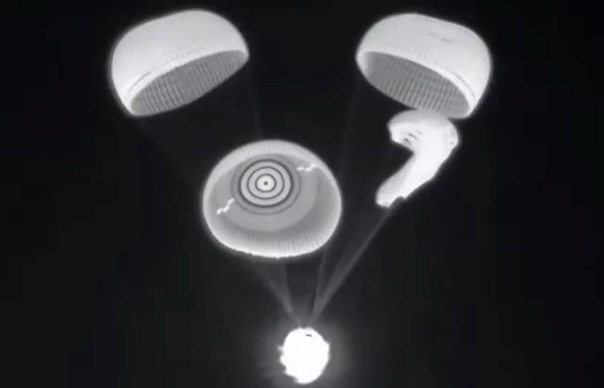 "Г'юстон, у нас проблема": NASA розслідує аномалію з розкриттям парашутів на кораблях Dragon - Новини технологій - Техно