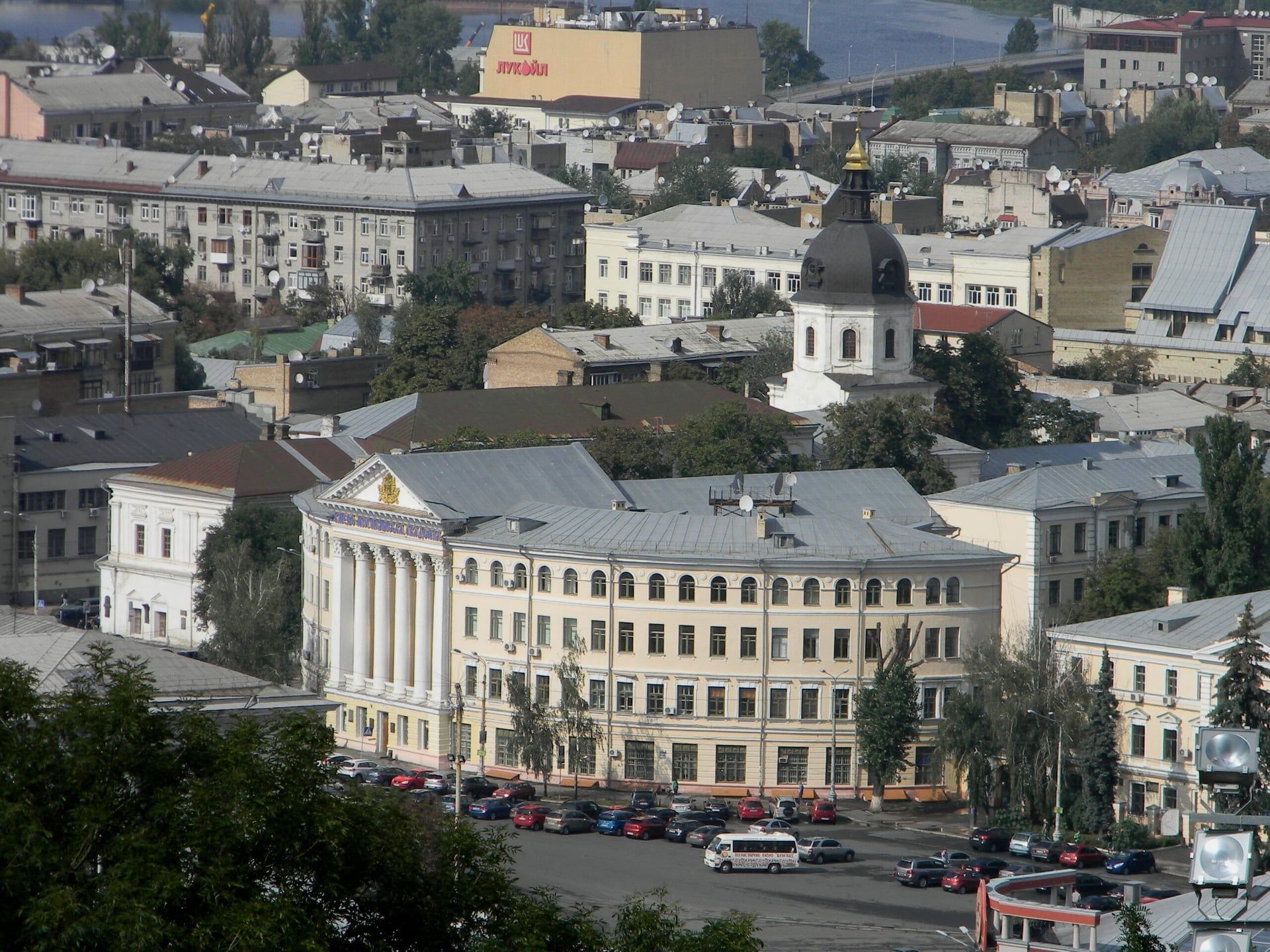 Могилянка в огне: почему НаУКМА остается без руководителя и при чем тут Шкарлет Могилянка в огне: почему НаУКМА остается без руководителя и при чем тут Шкарлет