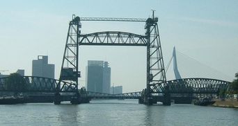 В Нидерландах частично демонтируют мост, чтобы под ним смогла проплыть суперяхта Джеффа Безоса
