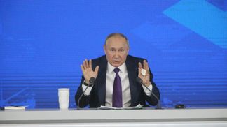 У Кремлі пояснили, чому Путін не носить маску на заходах