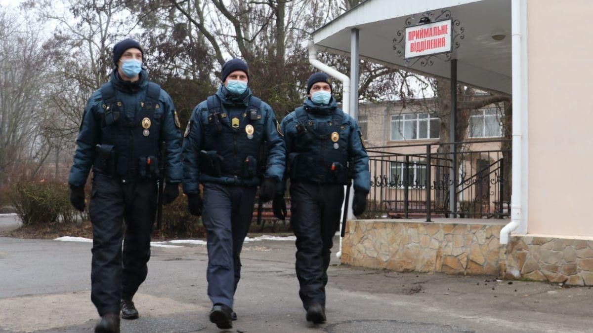 Херсонскую инфекционную больницу снова будут охранять нацгвардейцы Херсонскую инфекционную больницу снова будут охранять нацгвардейцы