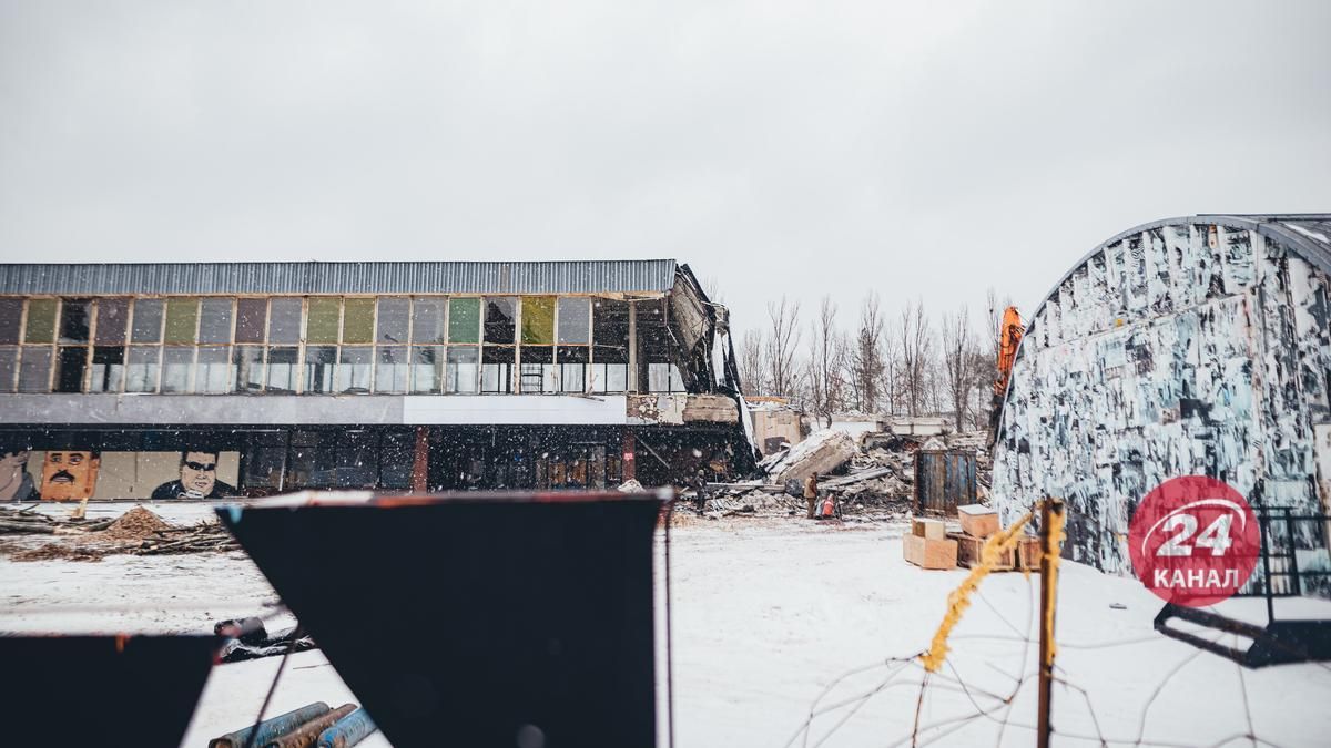 Прощання з легендою: як на ВДНГ руйнують павільйон "Куражу" заради Президентського університету - Новини Києва - Київ Прощання з легендою: як на ВДНГ руйнують павільйон "Куражу" заради Президентського університету - Новини Києва - Київ