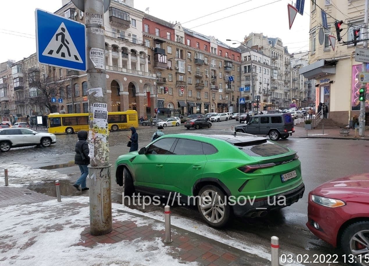 У Києві через порушення правил евакуювали елітний Lamborghini - Київ У Києві через порушення правил евакуювали елітний Lamborghini - Київ