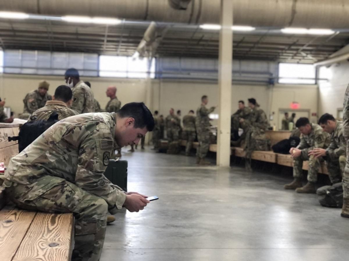 США начали переброску дополнительных войск в Европу: появились первые видео и фото США начали переброску дополнительных войск в Европу: появились первые видео и фото